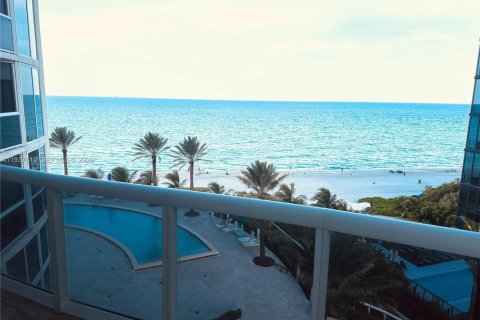 Apartamento en alquiler en Sunny Isles Beach, Florida, 2 dormitorios, 175.21 m2 № 1995524 - foto 3