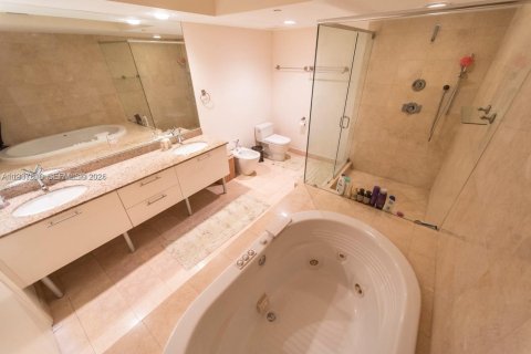 Apartamento en alquiler en Sunny Isles Beach, Florida, 2 dormitorios, 175.21 m2 № 1995524 - foto 7