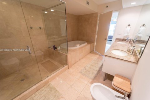 Apartamento en alquiler en Sunny Isles Beach, Florida, 2 dormitorios, 175.21 m2 № 1995524 - foto 8