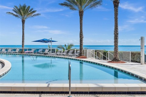 Apartamento en Sunny Isles Beach, Florida 2 dormitorios, 175.21 m2 № 1995524