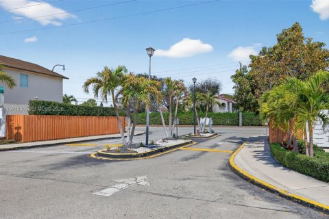 Villa ou maison à vendre à Miami, Floride: 3 chambres, 132.39 m2 № 2041360 - photo 5