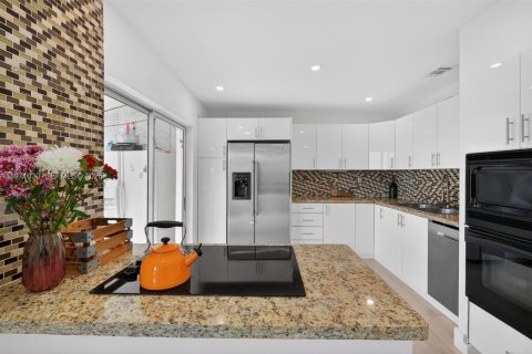 Villa ou maison à vendre à Miami, Floride: 3 chambres, 132.39 m2 № 2041360 - photo 14