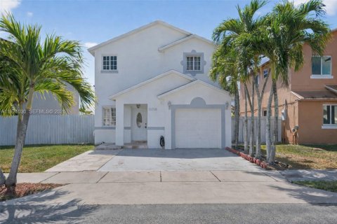 Villa ou maison à Miami, Floride 3 chambres, 132.39 m2 № 2041360