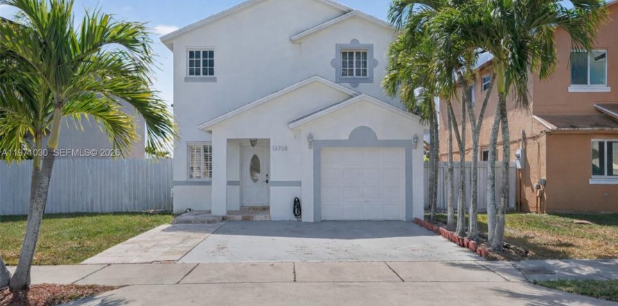 Villa ou maison à Miami, Floride 3 chambres, 132.39 m2 № 2041360