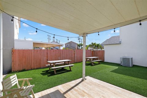 Villa ou maison à vendre à Miami, Floride: 3 chambres, 132.39 m2 № 2041360 - photo 23