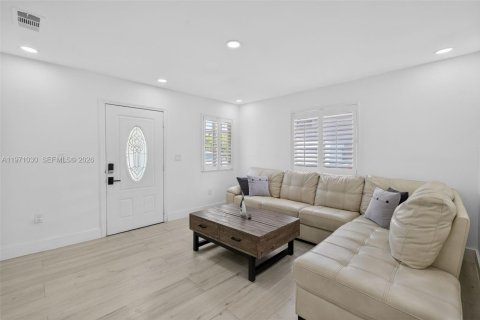 Villa ou maison à vendre à Miami, Floride: 3 chambres, 132.39 m2 № 2041360 - photo 24