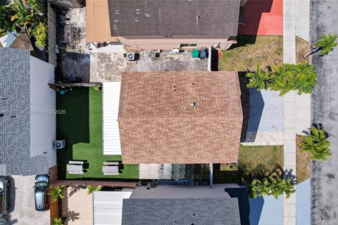 Villa ou maison à vendre à Miami, Floride: 3 chambres, 132.39 m2 № 2041360 - photo 2