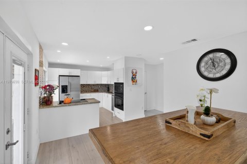 Villa ou maison à vendre à Miami, Floride: 3 chambres, 132.39 m2 № 2041360 - photo 22