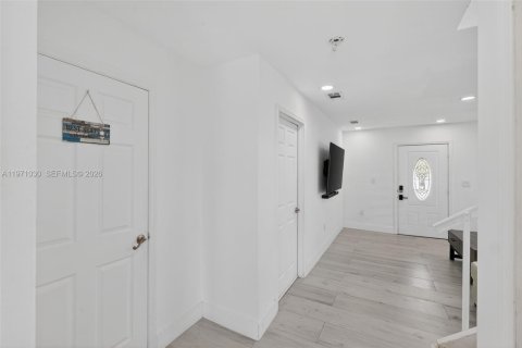 Villa ou maison à vendre à Miami, Floride: 3 chambres, 132.39 m2 № 2041360 - photo 8