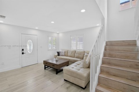 Villa ou maison à vendre à Miami, Floride: 3 chambres, 132.39 m2 № 2041360 - photo 18