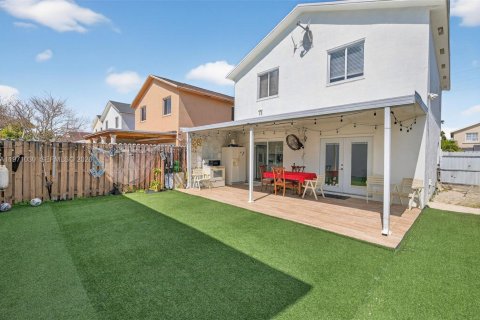 Villa ou maison à vendre à Miami, Floride: 3 chambres, 132.39 m2 № 2041360 - photo 28