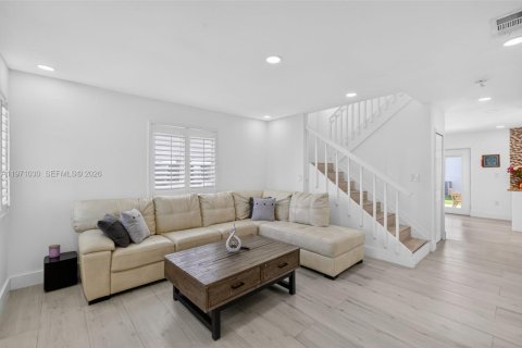 Villa ou maison à vendre à Miami, Floride: 3 chambres, 132.39 m2 № 2041360 - photo 10