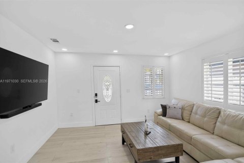 Villa ou maison à vendre à Miami, Floride: 3 chambres, 132.39 m2 № 2041360 - photo 11