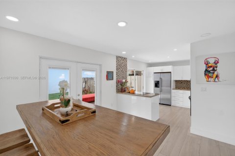 Villa ou maison à vendre à Miami, Floride: 3 chambres, 132.39 m2 № 2041360 - photo 21