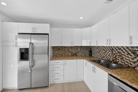 Villa ou maison à vendre à Miami, Floride: 3 chambres, 132.39 m2 № 2041360 - photo 13