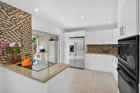 Villa ou maison à vendre à Miami, Floride: 3 chambres, 132.39 m2 № 2041360 - photo 15