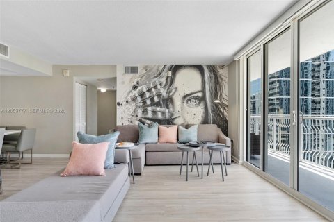 Condominio en venta en Miami, Florida, 2 dormitorios, 102.66 m2 № 2176484 - foto 2