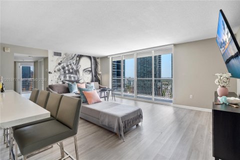 Condominio en Miami, Florida, 2 dormitorios  № 2176484