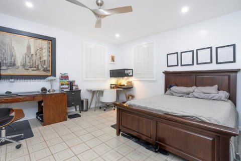 Commercial property in Miami, Florida 274.99 sq.m. № 1715824 - photo 13