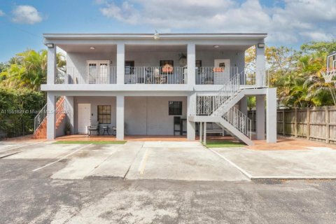Commercial property in Miami, Florida 274.99 sq.m. № 1715824 - photo 1