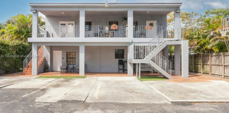 Commercial property in Miami, Florida 274.99 sq.m. № 1715824