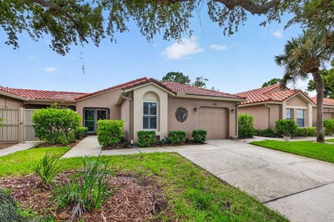 House in Saint Petersburg, Florida 2 bedrooms, 98.57 sq.m. № 2314144