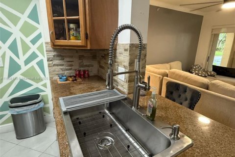 Condo in Miramar, Florida, 3 bedrooms  № 1891989 - photo 6