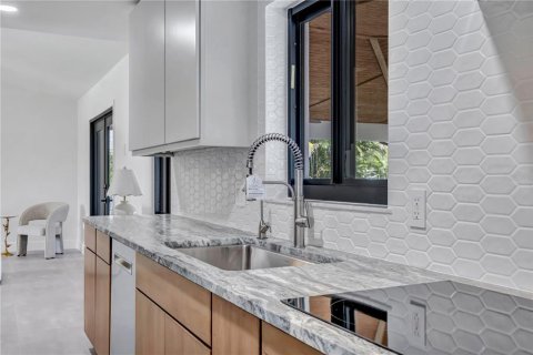 Casa en alquiler en Port Charlotte, Florida, 2 dormitorios, 98.29 m2 № 2098490 - foto 8