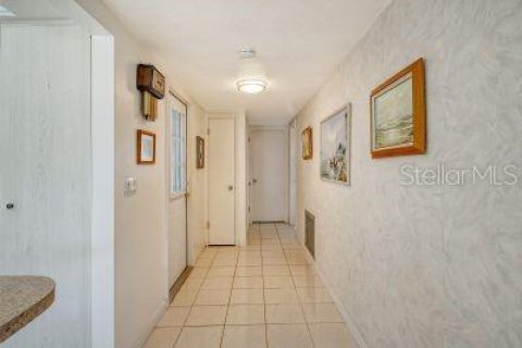 Condo in Sarasota, Florida, 2 bedrooms  № 1412626 - photo 9