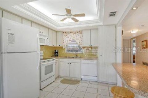 Condo in Sarasota, Florida, 2 bedrooms  № 1412626 - photo 16