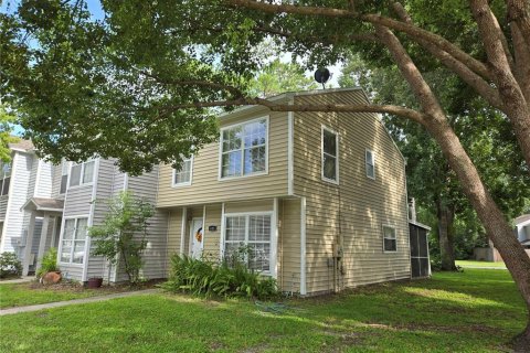 Townhouse in Winter Springs, Florida 3 bedrooms, 104.98 sq.m. № 1894570 - photo 2
