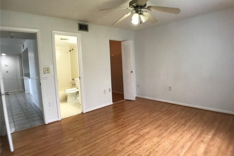 Copropriété à vendre à Cutler Bay, Floride: 2 chambres, 104.33 m2 № 1967771 - photo 10