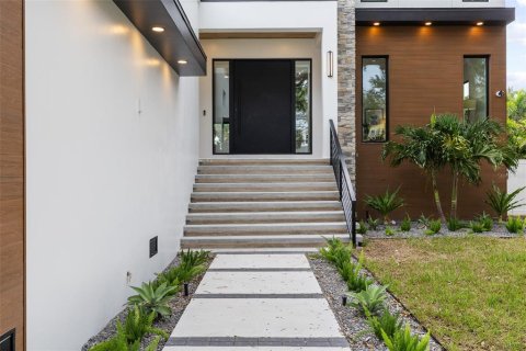 Villa ou maison à vendre à Tampa, Floride: 6 chambres, 454.38 m2 № 2235393 - photo 2