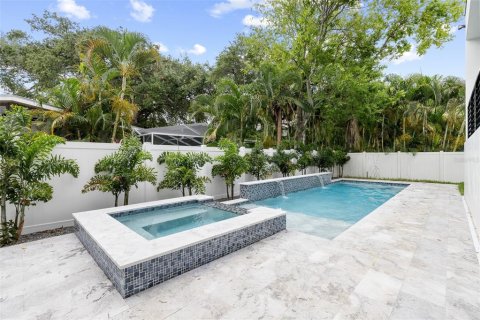 Villa ou maison à vendre à Tampa, Floride: 6 chambres, 454.38 m2 № 2235393 - photo 10