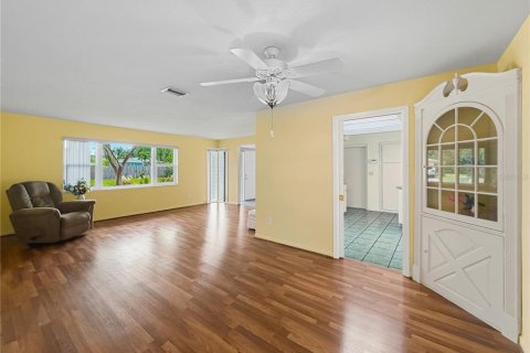 Casa en venta en Largo, Florida, 2 dormitorios, 135.82 m2 № 2385737 - foto 4