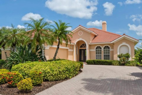 House in Lakewood Ranch, Florida 2 bedrooms, 196.77 sq.m. № 1781313 - photo 1