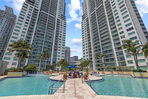 Condominio en venta en Miami, Florida, 1 dormitorio, 90.86 m2 № 1684105 - foto 2