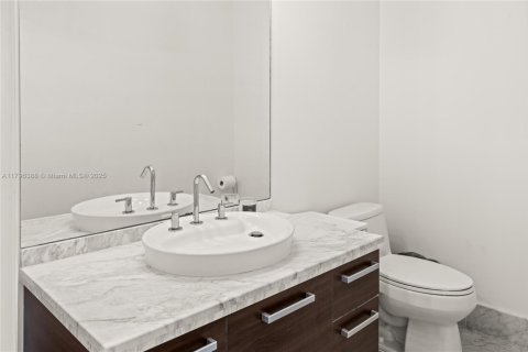 Condominio en venta en Miami, Florida, 1 dormitorio, 90.86 m2 № 1684105 - foto 23