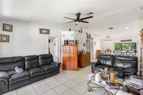 Villa ou maison à vendre à Cape Coral, Floride: 3 chambres, 132.11 m2 № 2294559 - photo 10
