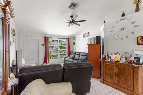 Villa ou maison à vendre à Cape Coral, Floride: 3 chambres, 132.11 m2 № 2294559 - photo 11