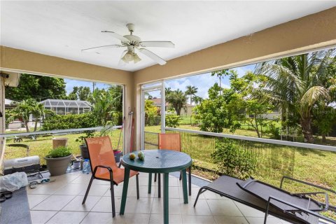 Villa ou maison à vendre à Cape Coral, Floride: 3 chambres, 132.11 m2 № 2294559 - photo 15