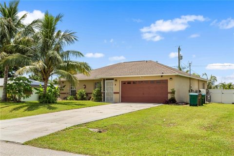 Villa ou maison à vendre à Cape Coral, Floride: 3 chambres, 132.11 m2 № 2294559 - photo 2