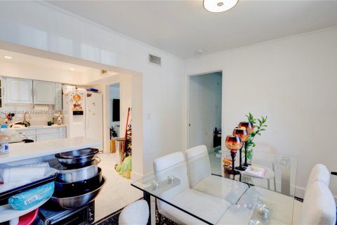 House in North Miami, Florida 4 bedrooms, 152.36 sq.m. № 1797716 - photo 16