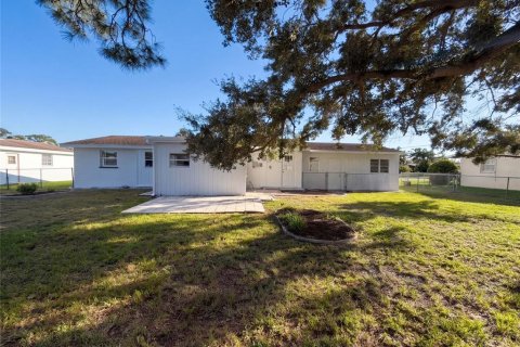 House in Bradenton, Florida 3 bedrooms, 102.94 sq.m. № 2425514 - photo 5