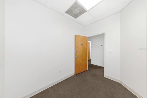 Immobilier commercial à louer à Tampa, Floride: 1770.44 m2 № 2166708 - photo 12