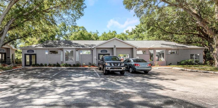Immobilier commercial à Tampa, Floride 1770.44 m2 № 2166708