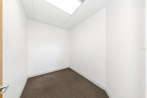 Immobilier commercial à louer à Tampa, Floride: 1770.44 m2 № 2166708 - photo 13