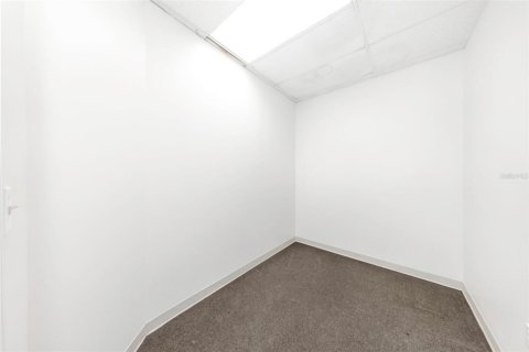 Immobilier commercial à louer à Tampa, Floride: 1770.44 m2 № 2166708 - photo 11