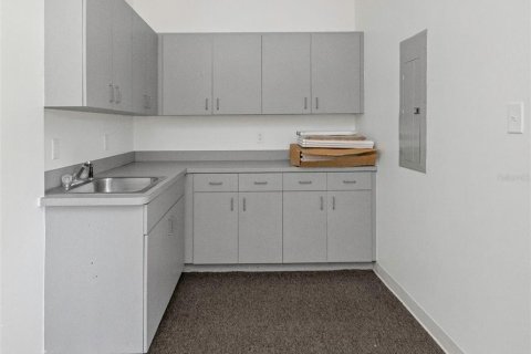 Immobilier commercial à louer à Tampa, Floride: 1770.44 m2 № 2166708 - photo 10