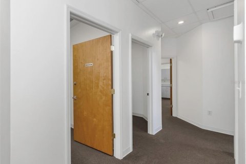 Immobilier commercial à louer à Tampa, Floride: 1770.44 m2 № 2166708 - photo 8